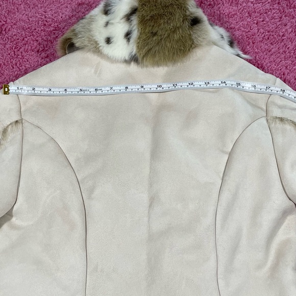 DONNA SALYERS FABULOUS
FIT SNOW LYNX FAUX FUR
JACKET - Picture 5 of 14